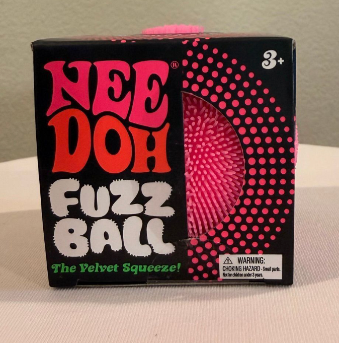NEEDOH FUZZ BALL pink