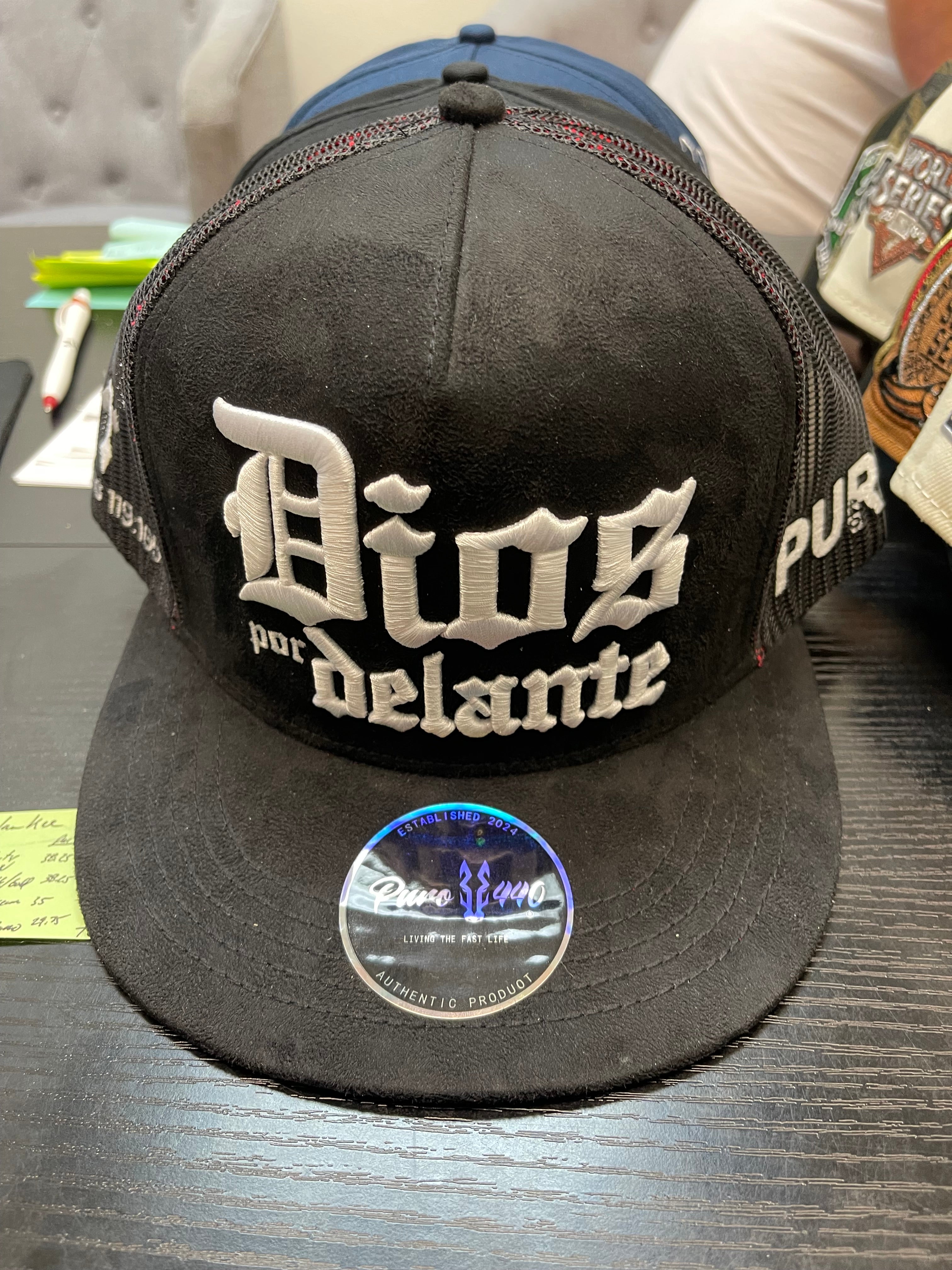 DIOS BLK/WHITE LETTERS