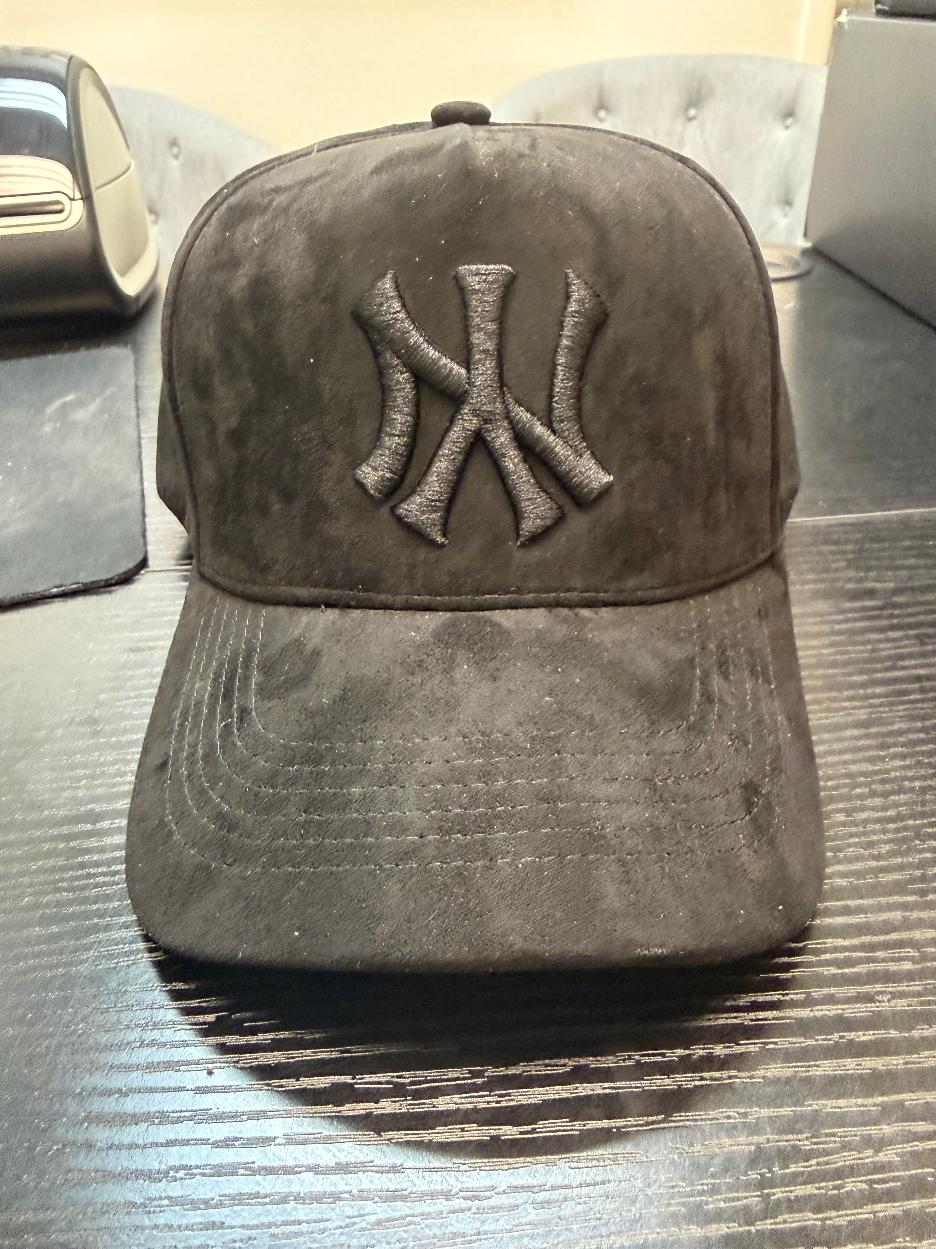 B BRAND NY BLK SUEDE HAT